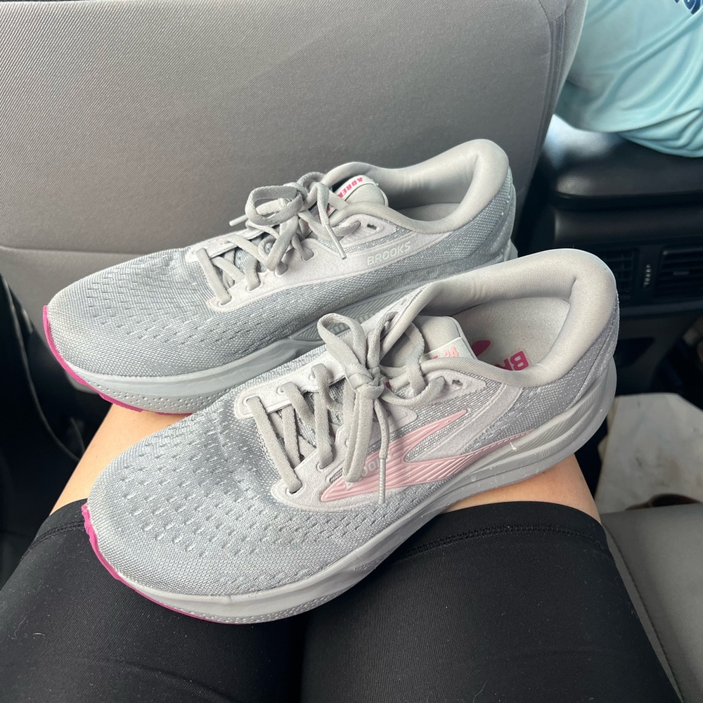 Brooks Women's Athletic Shoes in Gray and Pink